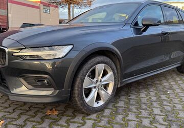Volvo V60 Cross Country 113.000 km 25.480 &euro; Viernheim 68519