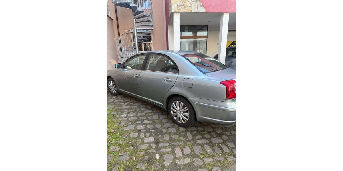 Toyota Avensis 255.000 km 1.899 &euro; Oftersheim 68723