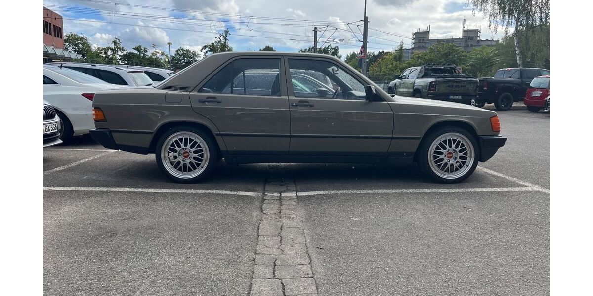 Mercedes-Benz 190 204.000 km 7.210 &euro; Gorxheimertal 69517