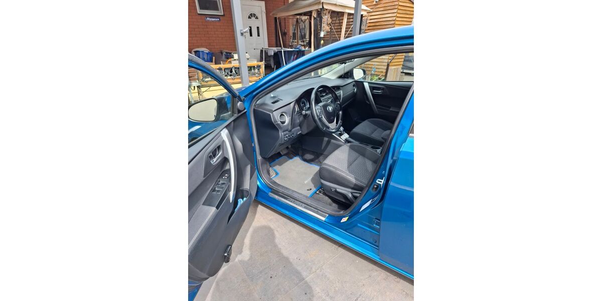 Toyota Auris 144.000 km 11.900 &euro; Worms 67550