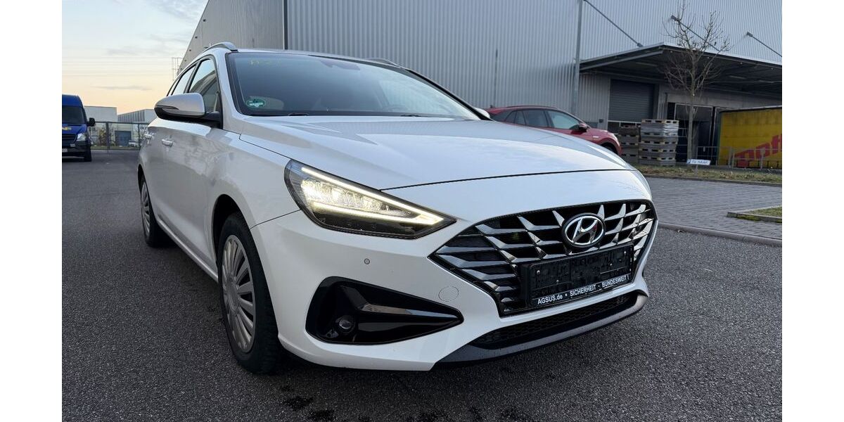 Hyundai i30 153.977 km 11.999 &euro; Hockenheim 68766