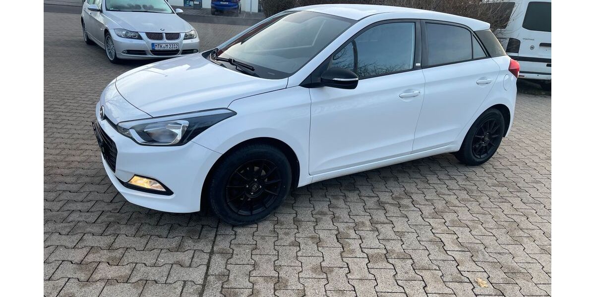 Hyundai i20 58.302 km 9.900 &euro; Osthofen 67574